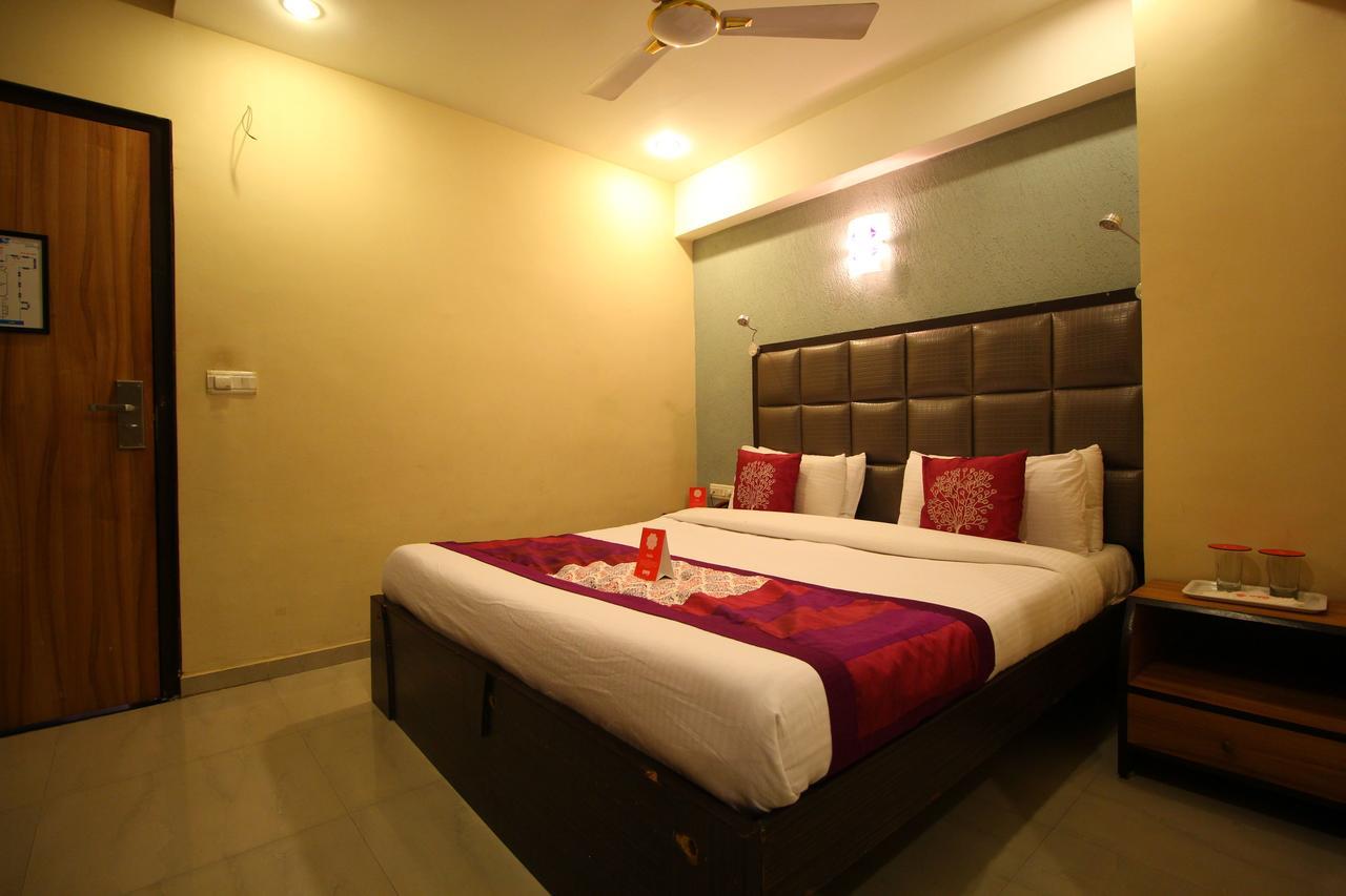 Oyo 8786 Hotel Maan Residency Ahmedabad Exteriör bild